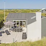 Five-bedroom With A Hot Tub 04