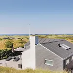 Five-bedroom With A Hot Tub 04 펜션 *