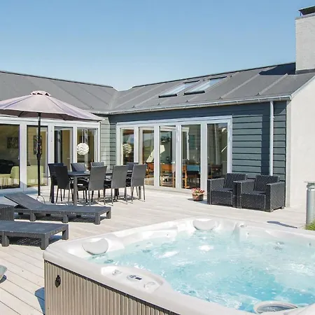 Dom wakacyjny Awesome In Lokken With House Sea View *