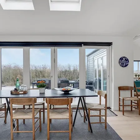펜션 Five-bedroom With A Hot Tub 04 *